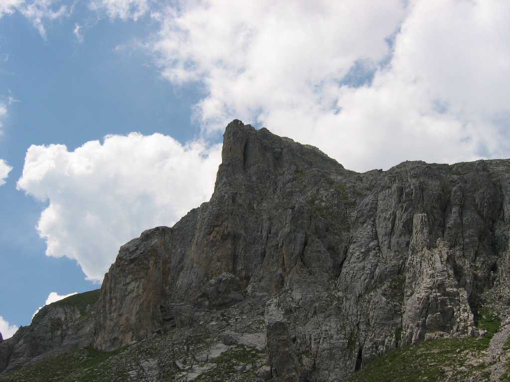 var06 l'imposant pilier Sud de l'aiguille de Varan